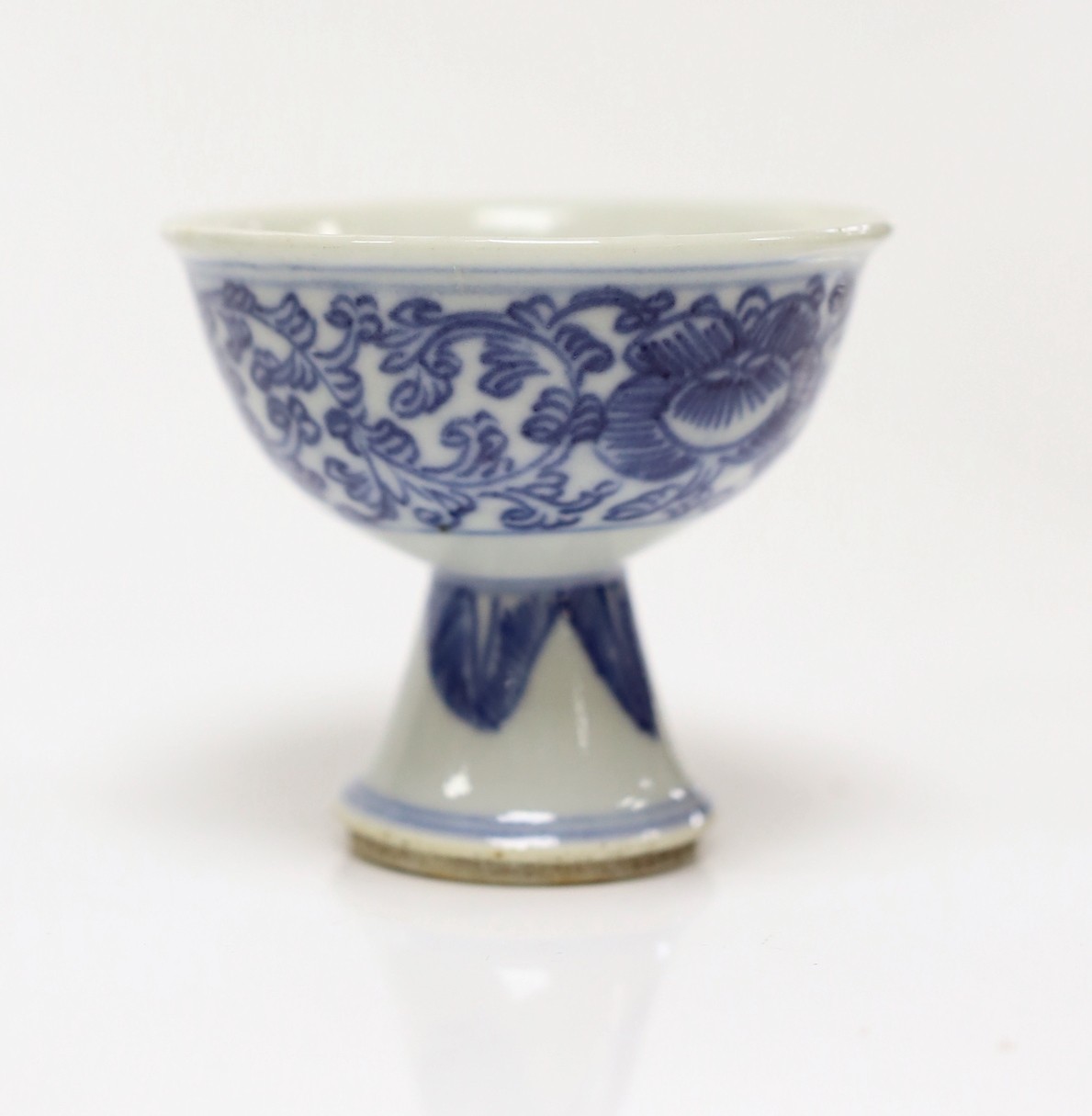 An 18th century Chinese blue and white stem cup, 7.5cms high